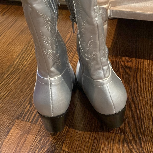 Oasis Society Cowboy Boots - Picture 4 of 8